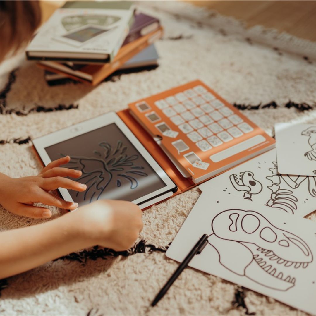 Kidywolf LCD Drawing and Writing Tablet with Mini Pirates Templates